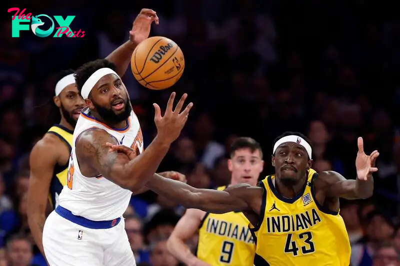 Mitchell Robinson #23 of the New York Knicks and Pascal Siakam #43 of the Indiana Pacers 