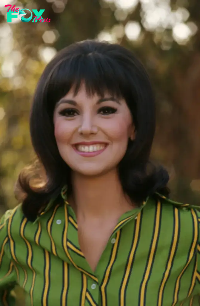 Marlo Thomas smiling publicity portrait for 'That Girl' 1960's TV series