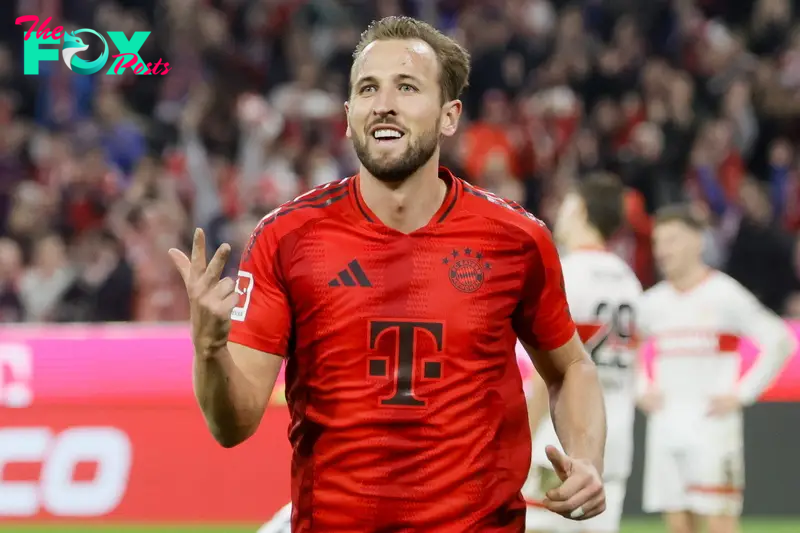 Munich (Germany), 19/10/2024.- Harry Kane of Munich celebrates after scoring the 3-0 lead during the German Bundesliga soccer match between FC Bayern Munich and VfB Stuttgart in Munich, Germany, 19 October 2024. (Alemania) EFE/EPA/RONALD WITTEK CONDITIONS - ATTENTION: The DFL regulations prohibit any use of photographs as image sequences and/or quasi-video.
