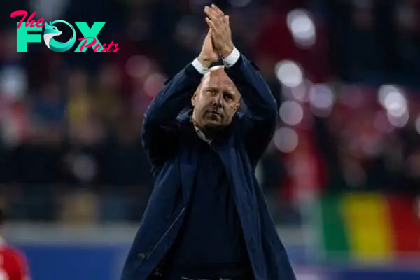 LEIPZIG, GERMANY - Wednesday, October 23, 2024: Liverpool's head coach Arne Slot celebrates after the UEFA Champions League Match Day 3 game between RB Leipzig and Liverpool FC at the Red Bull Arena. Liverpool won 1-0. (Photo by David Rawcliffe/Propaganda)