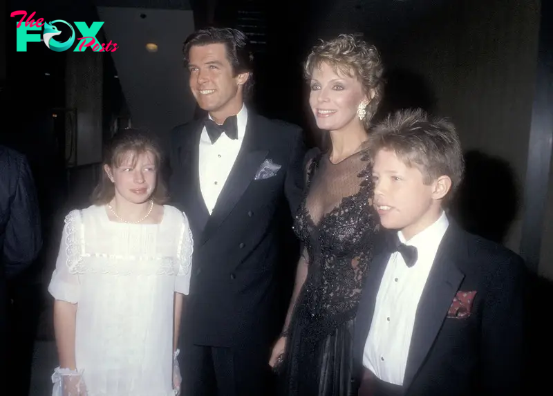 Pierce Brosnan, Cassandra Harris, Charlotte Brosnan, and Christopher Brosnan at the "Cats" opening night on January 11, 1985, in Century City, California. | Source: Getty Images