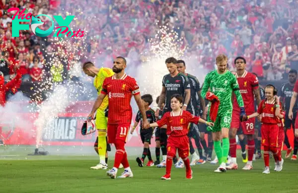 PHILADELPHIA - Wednesday, July 31, 2024: Liverpool's captain Mohamed Salah leads his side out before a pre-season friendly match between Liverpool FC and Arsenal FC at the Lincoln Financial Field on day eight of the club's pre-season tour of the USA. (Photo by David Rawcliffe/Propaganda)