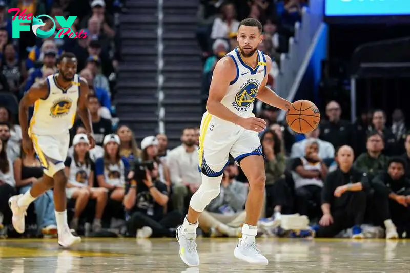 Stephen Curry #30 of the Golden State Warriors dribbles the ball up the court in the second quarter against the Los Angeles Clippers at Chase Center on October 27, 2024 in San Francisco, California. NOTE TO USER: User expressly acknowledges and agrees that, by downloading and or using this photograph, User is consenting to the terms and conditions of the Getty Images License Agreement.   