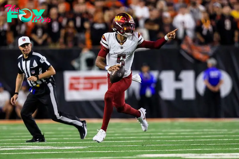 Sep 23, 2024; Cincinnati, Ohio, USA; Washington Commanders quarterback Jayden Daniels (5) runs with the ball against the Cincinnati Bengals in the first half at Paycor Stadium. Mandatory Credit: Katie Stratman-Imagn Images