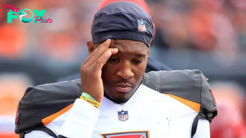 CINCINNATI, OH - OCTOBER 28: Jameis Winston #3 of the Tampa Bay Buccaneers stands in the bench area after being replaced against the Cincinnati Bengals at Paul Brown Stadium on October 28, 2018 in Cincinnati, Ohio.   Andy Lyons/Getty Images/AFP
 == FOR NEWSPAPERS, INTERNET, TELCOS &amp; TELEVISION USE ONLY ==