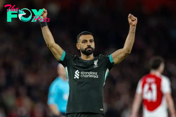 LONDON, ENGLAND - Sunday, October 27, 2024: Liverpool's Mohamed Salah celebrates after scoring the second equalising goal during the FA Premier League match between Arsenal FC and Liverpool FC at the Emirates Stadium. (Photo by David Rawcliffe/Propaganda)