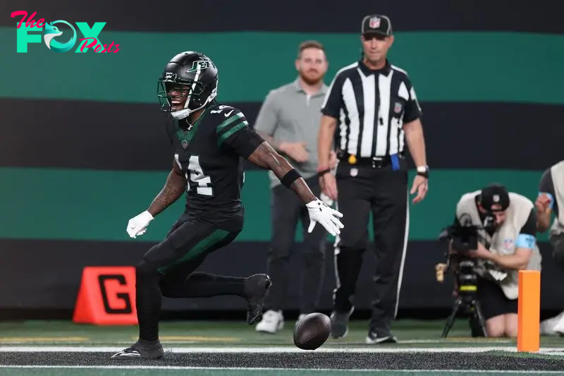 EAST RUTHERFORD, NEW JERSEY - OCTOBER 31: Malachi Corley #14 of the New York Jets drops the ball prior to entering the end zone during the second quarter against the Houston Texans at MetLife Stadium on October 31, 2024 in East Rutherford, New Jersey.   Luke Hales/Getty Images/AFP (Photo by Luke Hales / GETTY IMAGES NORTH AMERICA / Getty Images via AFP)