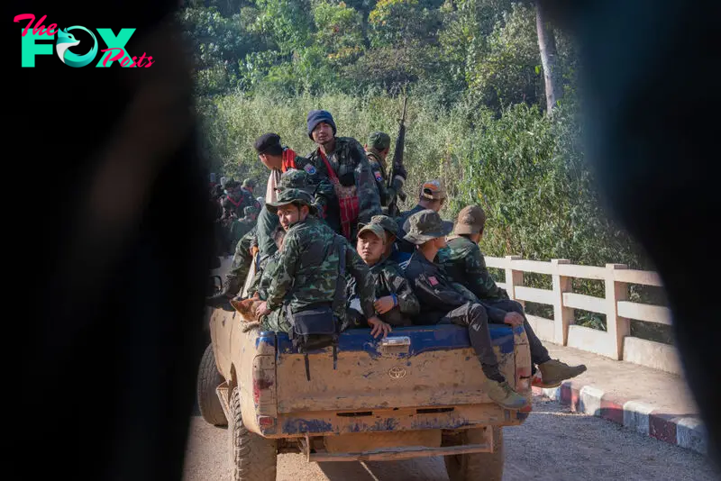 Soldier from the Karen National Liberation Army (KNLA) and