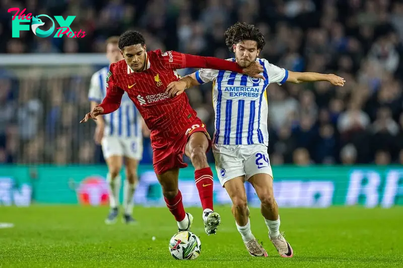 BRIGHTON & HOVE, ENGLAND - Wednesday, October 30, 2024: Liverpool's Jarell Quansah (L) is challenged by Brighton & Hove Albion's Ferdi Kad?o?lu during the Football League Cup 4th Round match between Brighton & Hove Albion FC and Liverpool FC at the AMEX Community Stadium. (Photo by David Rawcliffe/Propaganda)