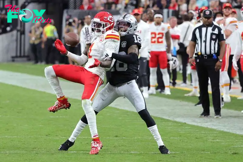 LAS VEGAS, NEVADA - OCTOBER 27: Jack Jones #18 of the Las Vegas Raiders breaks up a pass intended for JuJu Smith-Schuster #9 of the Kansas City Chiefs in the third quarter at Allegiant Stadium on October 27, 2024 in Las Vegas, Nevada.   Ethan Miller/Getty Images/AFP (Photo by Ethan Miller / GETTY IMAGES NORTH AMERICA / Getty Images via AFP)