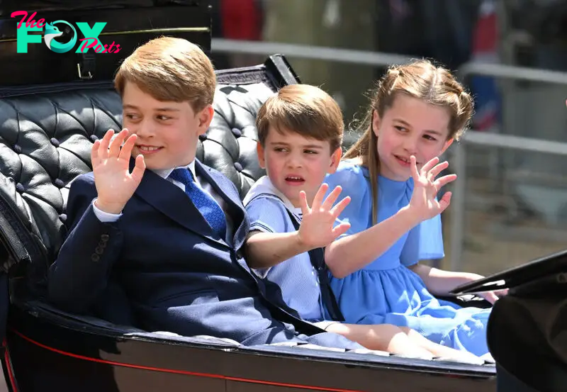 Prince Louis, Prince George, and Princess Charlotte waives to a crowd of people