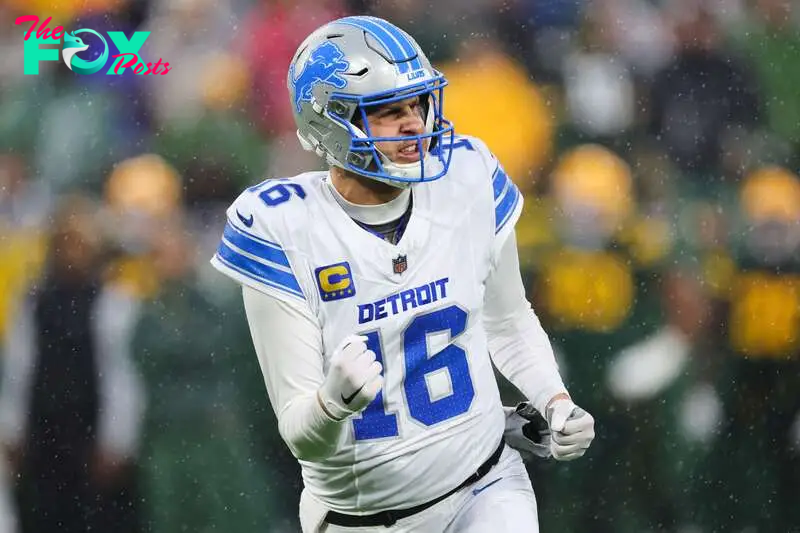 The Detroit Lions won their sixth straight game and secured their spot at the top of the NFC with a win over the Packers on a rainy afternoon in Green Bay.