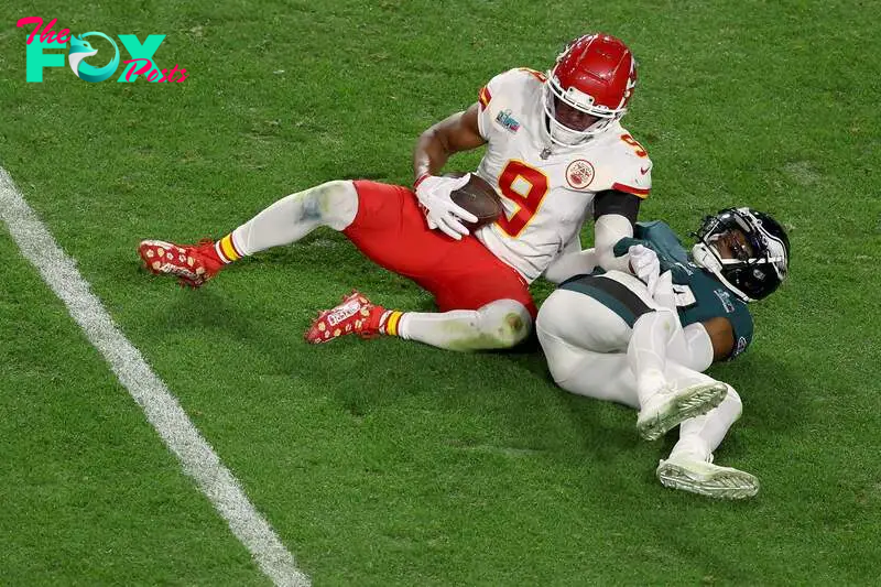 JuJu Smith-Schuster #9 of the Kansas City Chiefs makes a catch.