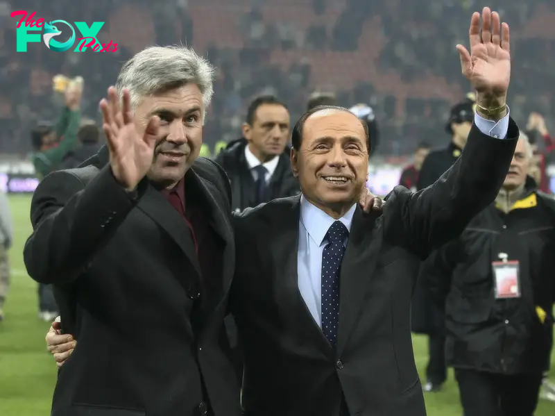 AC Milan coach Carlo Ancelotti (L) and club President Silvio Berlusconi celebrate after winning the "Trofeo Berlusconi" against Juventus at the San Siro stadium in Milan January 6, 2007. REUTERS/Daniele Buffa (ITALY)