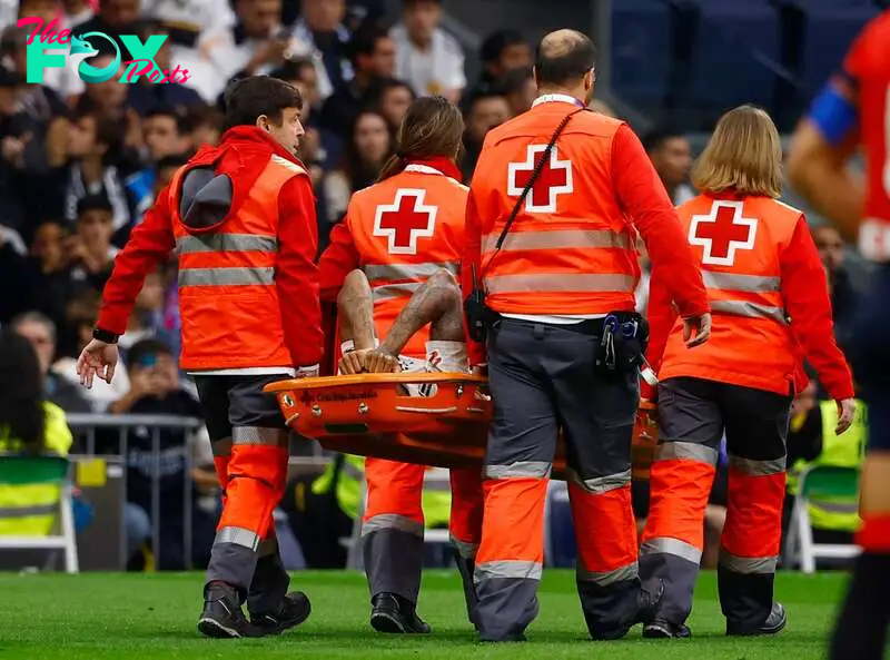 Soccer Football - LaLiga - Real Madrid v Osasuna - Santiago Bernabeu, Madrid, Spain - November 9, 2024 Real Madrid's Eder Militao is stretchered off after sustaining an injury REUTERS/Susana Vera