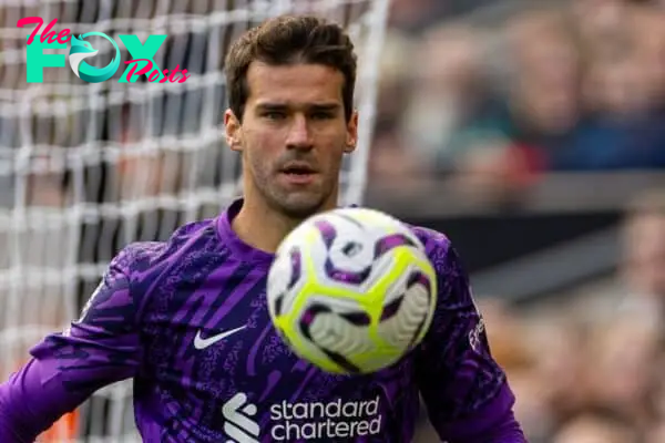 WOLVERHAMPTON, ENGLAND - Saturday, September 28, 2024: Liverpool's goalkeeper Alisson Becker during the FA Premier League match between Wolverhampton Wanderers FC and Liverpool FC at Molineux Stadium. (Photo by David Rawcliffe/Propaganda)