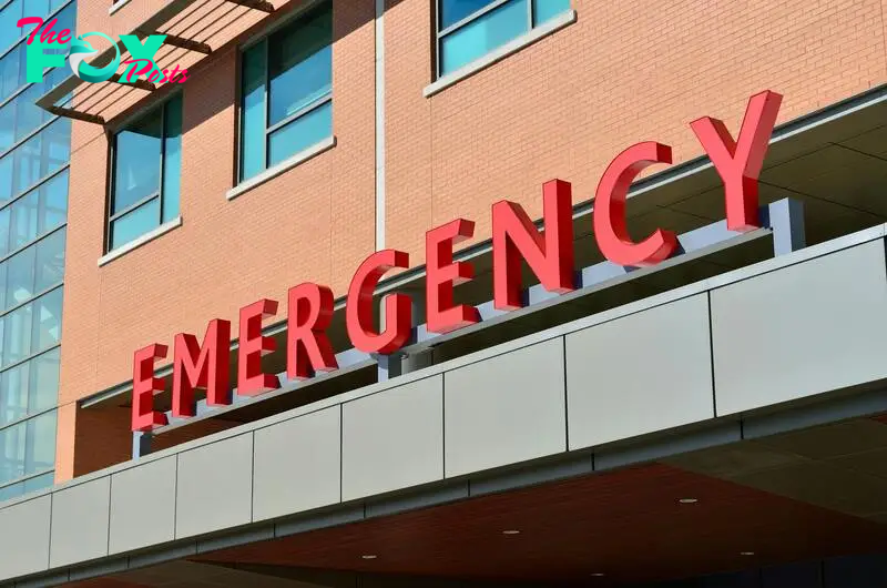 An emergency sign outside a hospital | Source: Pexels