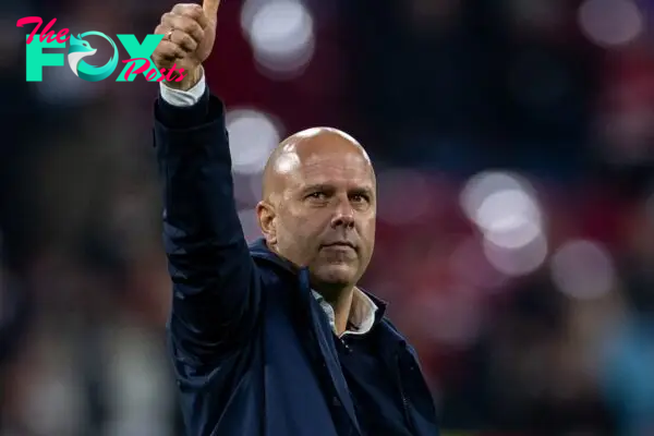 LEIPZIG, GERMANY - Wednesday, October 23, 2024: Liverpool's head coach Arne Slot celebrates after the UEFA Champions League Match Day 3 game between RB Leipzig and Liverpool FC at the Red Bull Arena. Liverpool won 1-0. (Photo by David Rawcliffe/Propaganda)