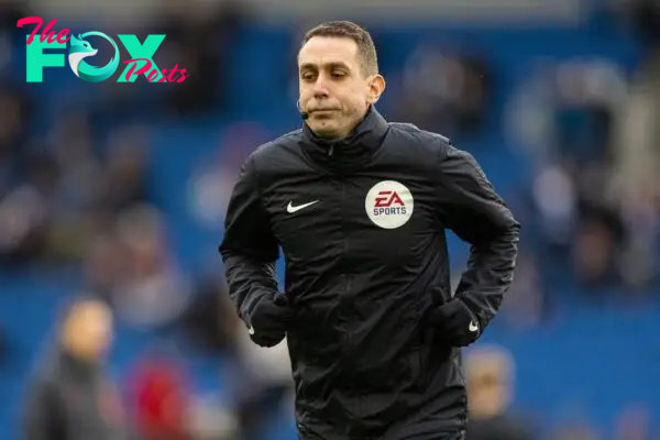 BRIGHTON & HOVE, ENGLAND - Sunday, January 29, 2023: Referee David Coote during the pre-match warm-up before the FA Cup 4th Round match between Brighton & Hove Albion FC and Liverpool FC at the Falmer Stadium. Brighton won 2-1. (Pic by David Rawcliffe/Propaganda)