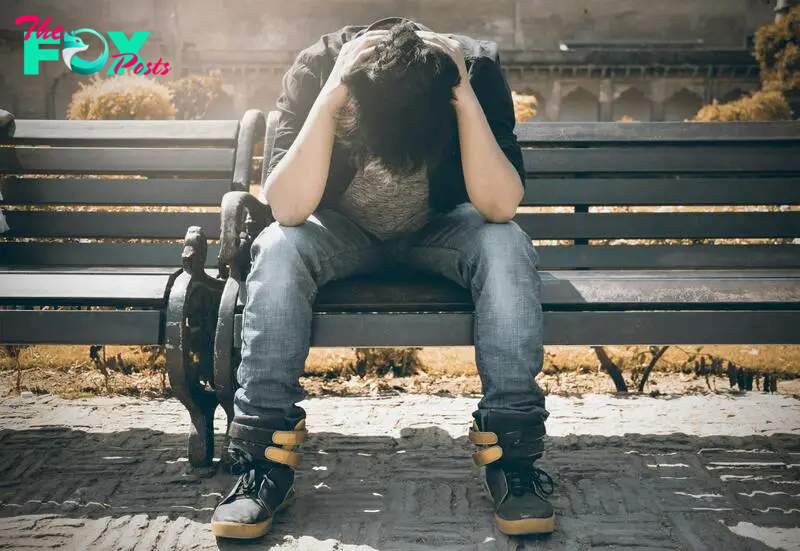 Sad man on a bench | Source: Pexels