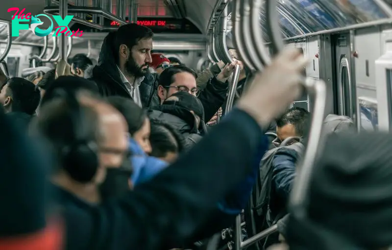 Man in a crowded bus | Source: Pexels