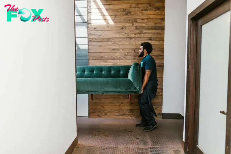 A man moving a couch | Source: Pexels