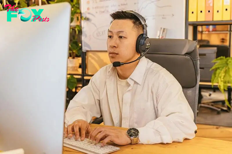 A customer care representative | Source: Pexels