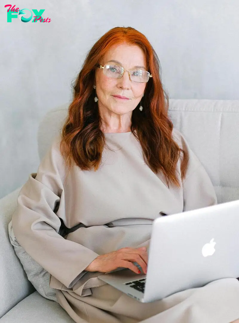 A woman sitting with a laptop | Source: Pexels