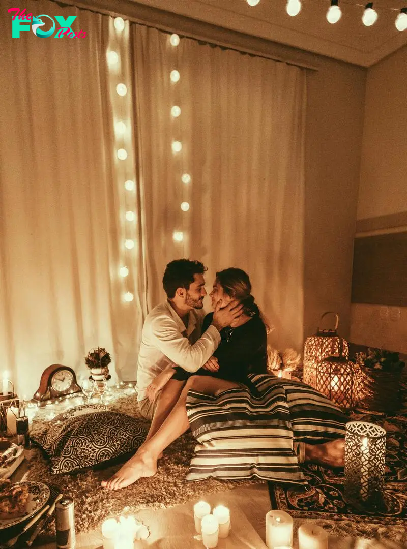 A happy couple having a romantic night | Source: Pexels