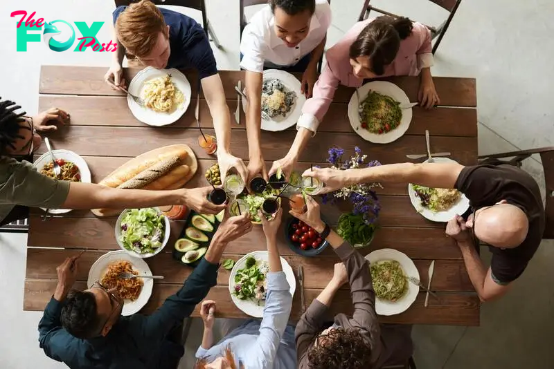 A dinner party | Source: Pexels