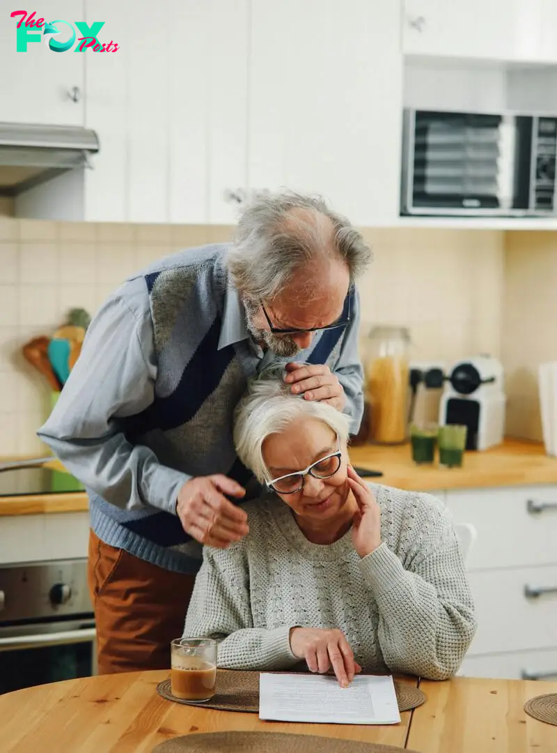 A happy elderly couple in the kitchen | Source: Pexels