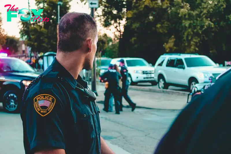 Police officers making an arrest  | Source: Pexels