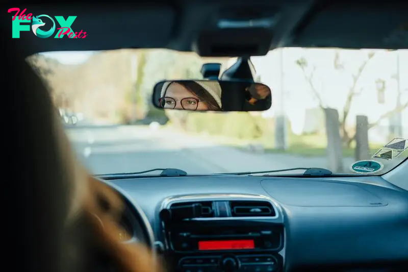 Woman drives a car | Source: Pexels