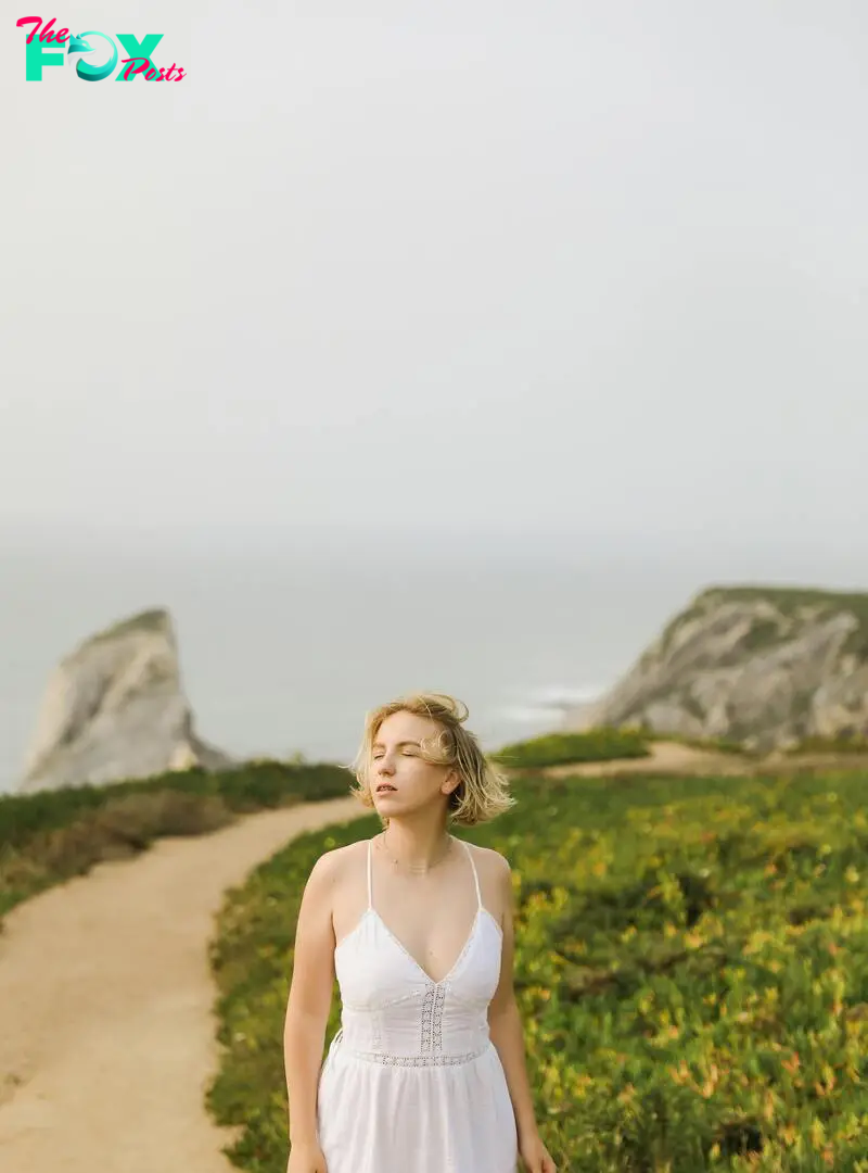 Relaxed woman | Source: Pexels