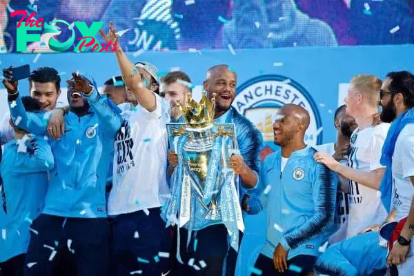 MANCHESTER, ENGLAND - Monday, May 14, 2018: Manchester City's captain Vincent Kompany celebrates with the trophy on stage after the parade through the city after winning the FA Premier League and the Football League Cup trophies. (Pic by David Rawcliffe/Propaganda)