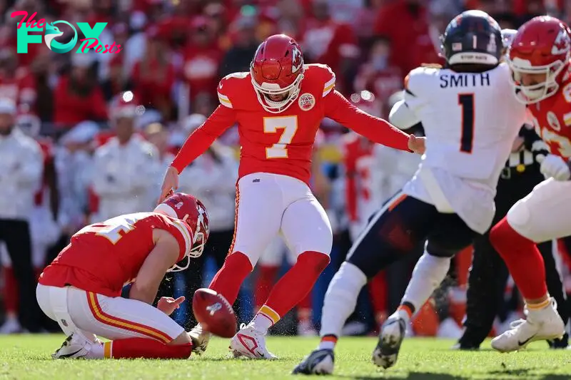 Harrison Butker #7 of the Kansas City Chiefs kicks a field goal 