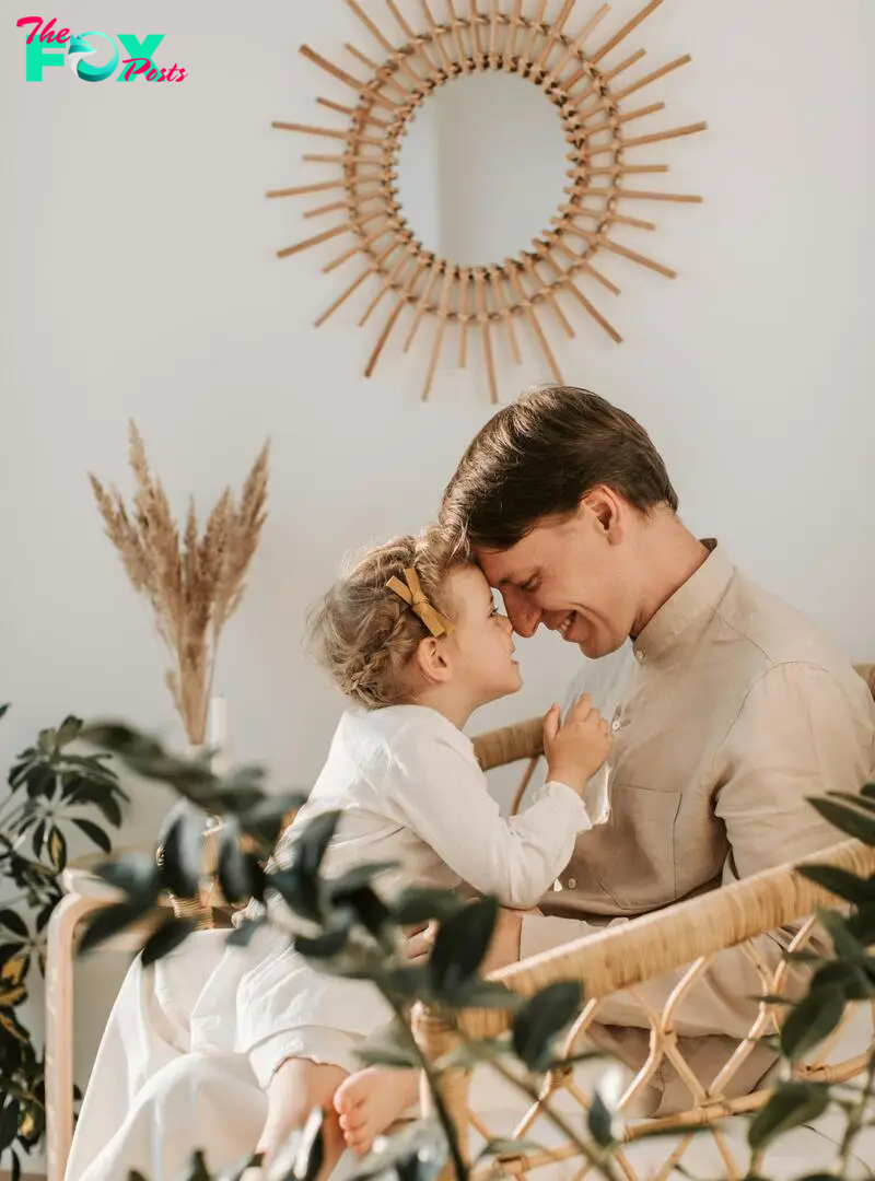 Young man with his small daughter | Source: Pexels