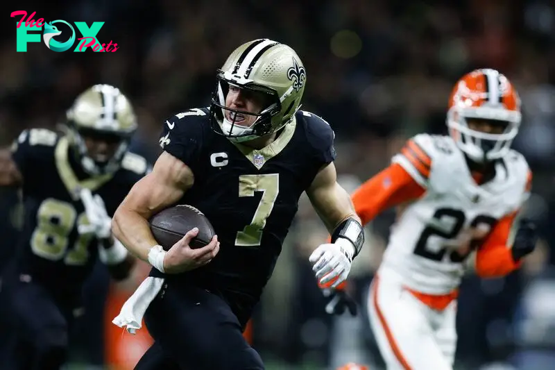 Taysom Hill of the New Orleans Saints rushes for a fourth quarter touchdown against the Cleveland Browns.