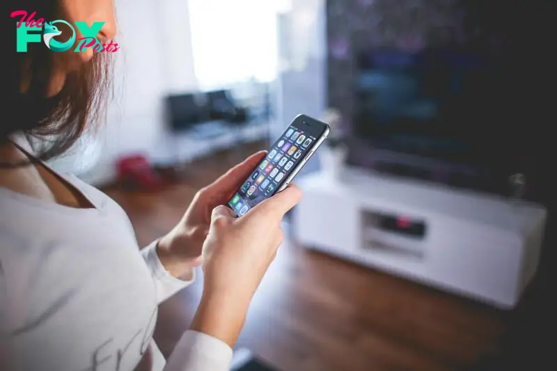 A woman holding a phone | Source: Pexels