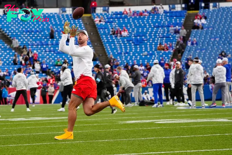 Kansas City Chiefs tight end Travis Kelce (87) warms up prior to the game against the Buffalo Bills at Highmark Stadium on November 17, 2024. 