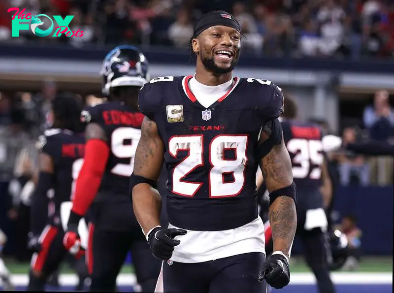 The Cowboys suffered their fifth straight loss at home to fall to 3-7 on the season while the Texans improve to 7-4 as Mixon's 3 TDs led them to victory.