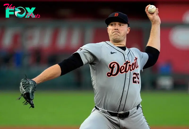 KANSAS CITY, MISSOURI - SEPTEMBER 18: Tarik Skubal #29 of the Detroit Tigers warms up prior to throwing against the Kansas City Royals in the first inning at Kauffman Stadium on September 18, 2024 in Kansas City, Missouri.   Ed Zurga/Getty Images/AFP (Photo by Ed Zurga / GETTY IMAGES NORTH AMERICA / Getty Images via AFP)