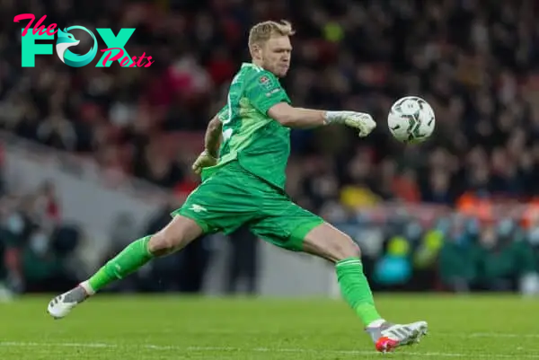 LONDON, ENGLAND - Thursday, January 20, 2022: Arsenal's goalkeeper Aaron Ramsdale during the Football League Cup Semi-Final 2nd Leg match between Arsenal FC and Liverpool FC at the Emirates Stadium. Liverpool won 2-0, 2-0 on aggregate. (Pic by David Rawcliffe/Propaganda)