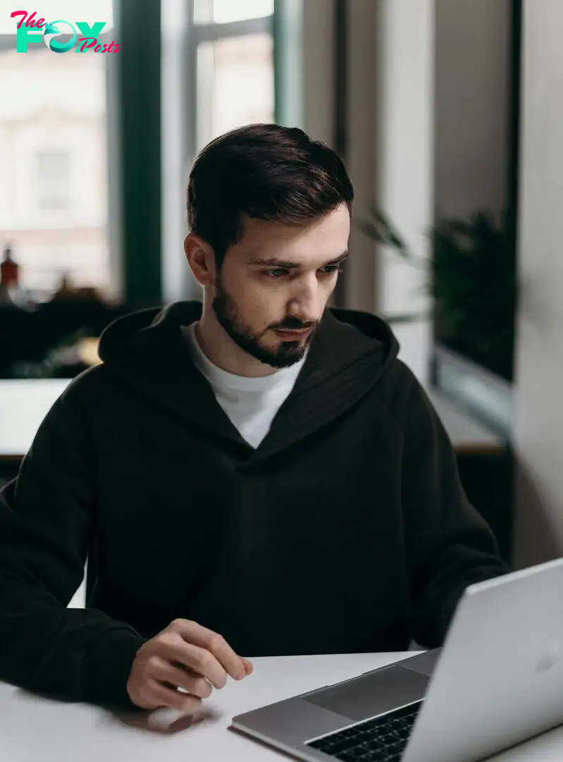 A man using a computer | Source: Pexels