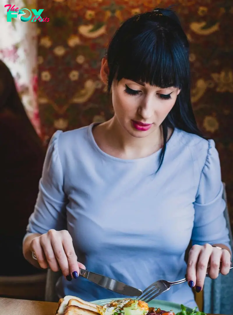 Woman enjoying a meal | Source: Pexels