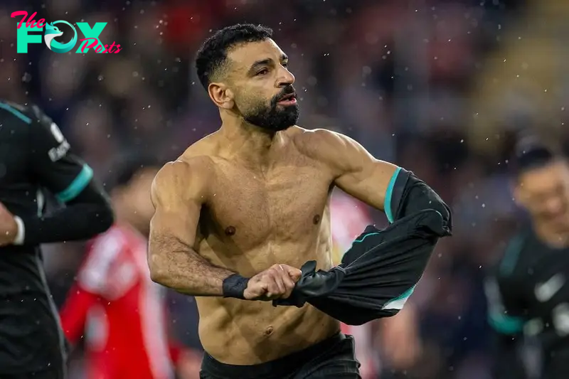 SOUTHAMPTON, ENGLAND - Sunday, November 24, 2024: Liverpool's Mohamed Salah takes off his shirt as he celebrates after scoring the winning third goal during the FA Premier League match between Southampton FC and Liverpool FC at St Mary's Stadium. Liverpool won 3-2. (Photo by David Rawcliffe/Propaganda)