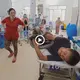 Terrifying moment! The king cobra bitten the vicᴛι̇ɱ and refused to let go, causing the whole hospital to fear (VIDEO)