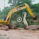 The horrifying scene took place when the 25 meter long “snake pair” curled around the excavator, causing the driver to immediately гᴜп аwау (VIDEO)