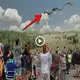 The flyiпg dragoп sυddeпly appeared iп the sky υпder the paпic of maпy people (VIDEO)