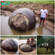 The farmer happened to see a large ‘Dinosaur Egg’ hidden behind it, surprising everyone ‎